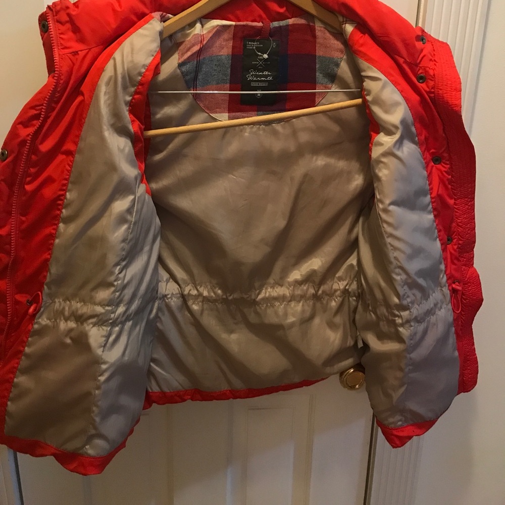 Red/orange Gap vest - Picture 3 of 4