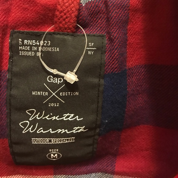 Red/orange Gap vest - Picture 2 of 4