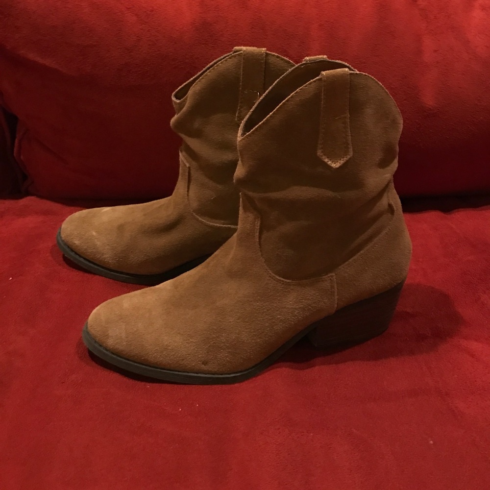 Slouchy Cowboy-Style Booties