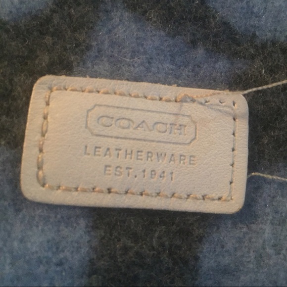 COACH  LEATHERWEAR  SCARE - Picture 2 of 4