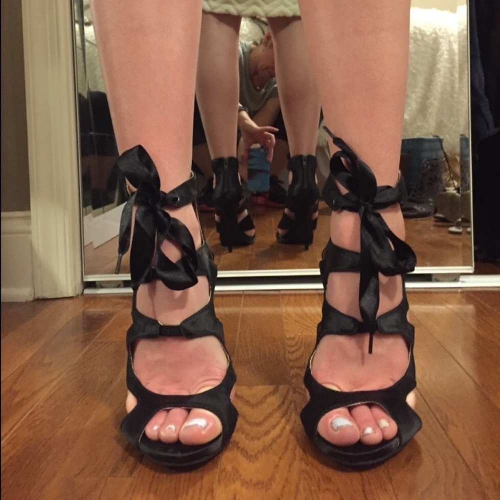 NWOT Tie Up Heels 👠 NEVER BEFORE WORN