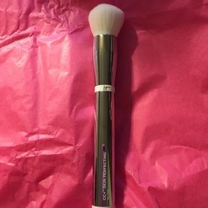 It Cosmetics Heavenly Skin Brush #702