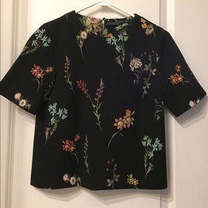 Short-sleeve floral blouse in Black