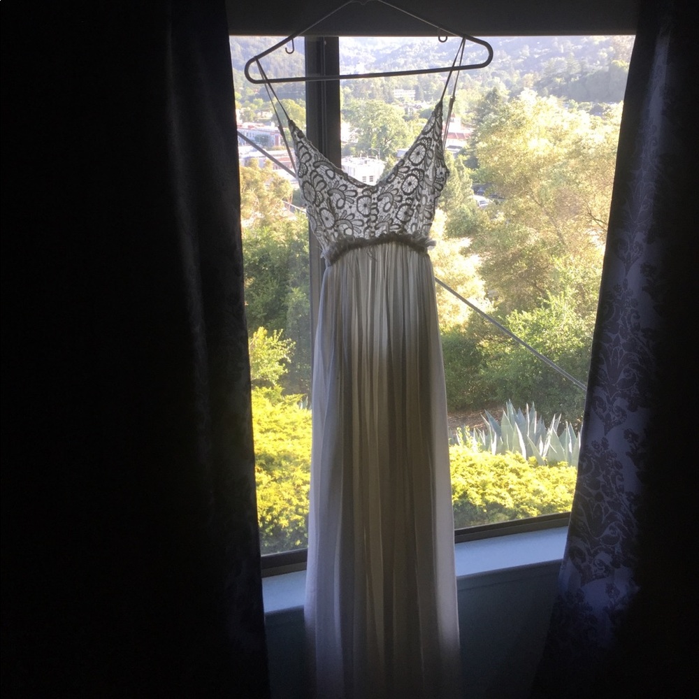 WHITE LACEY FANCY PROM DRESS