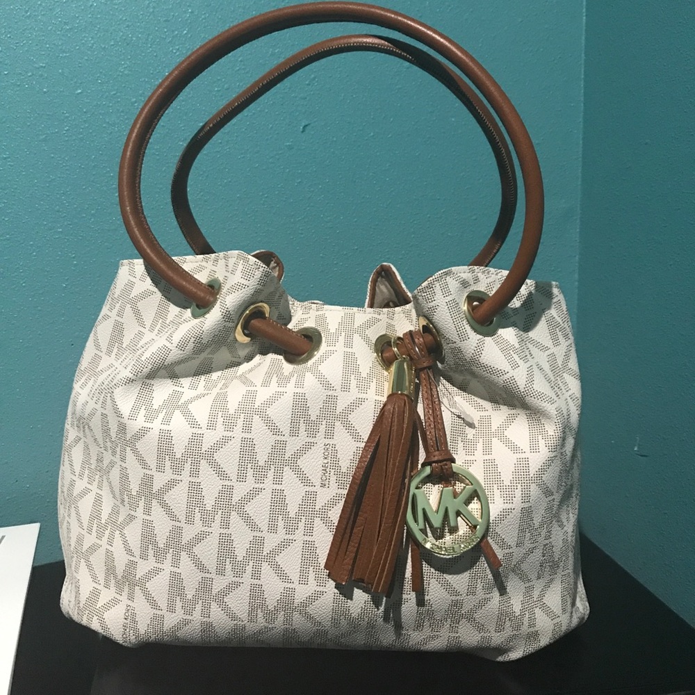 NWT Michael Kors Vanilla Signature Med Ring Tote