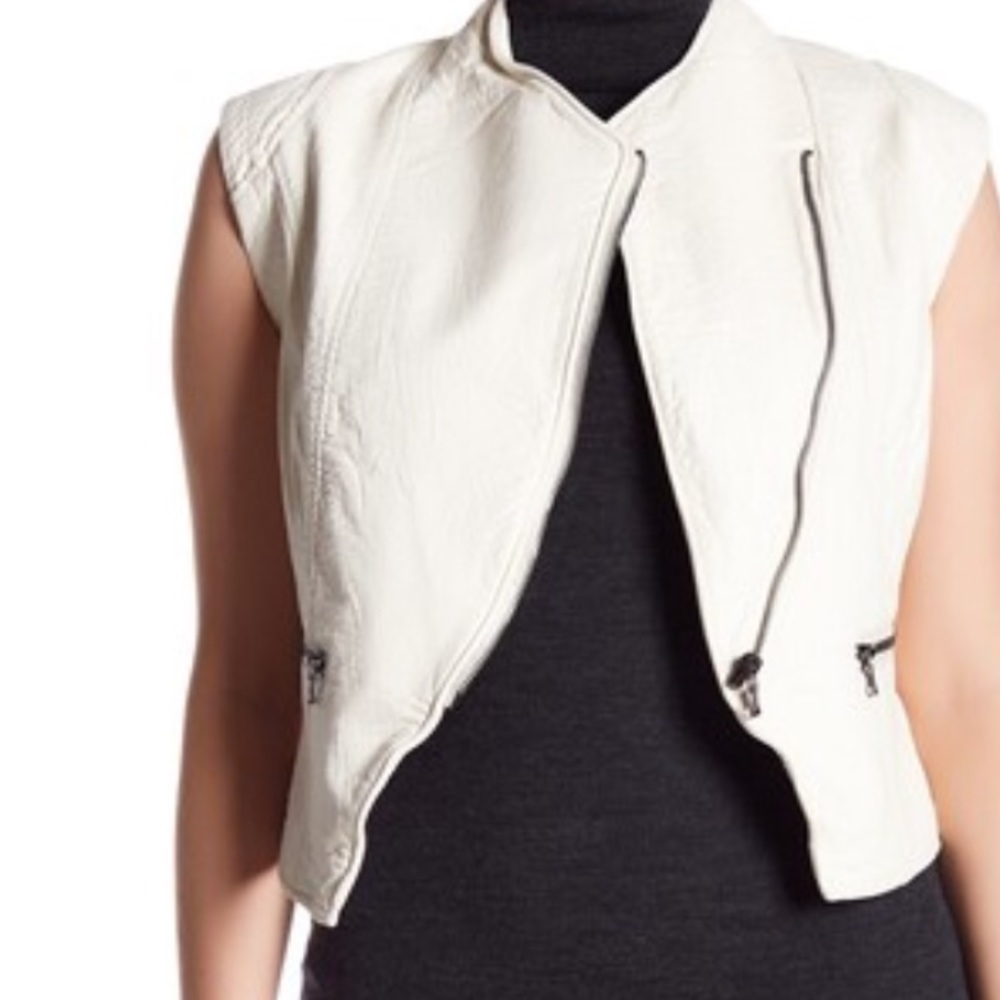 💥NWT💥 Jakett Vegan Ellie Hammered Vest