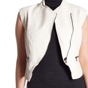 💥NWT💥 Jakett Vegan Ellie Hammered Vest