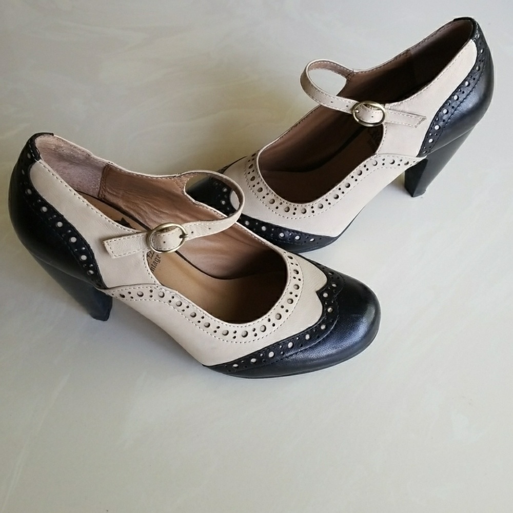 5.5 Crown Vintage Mary Janes pump heel shoe