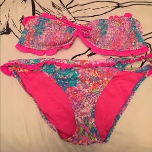 Large Vs bathing suit