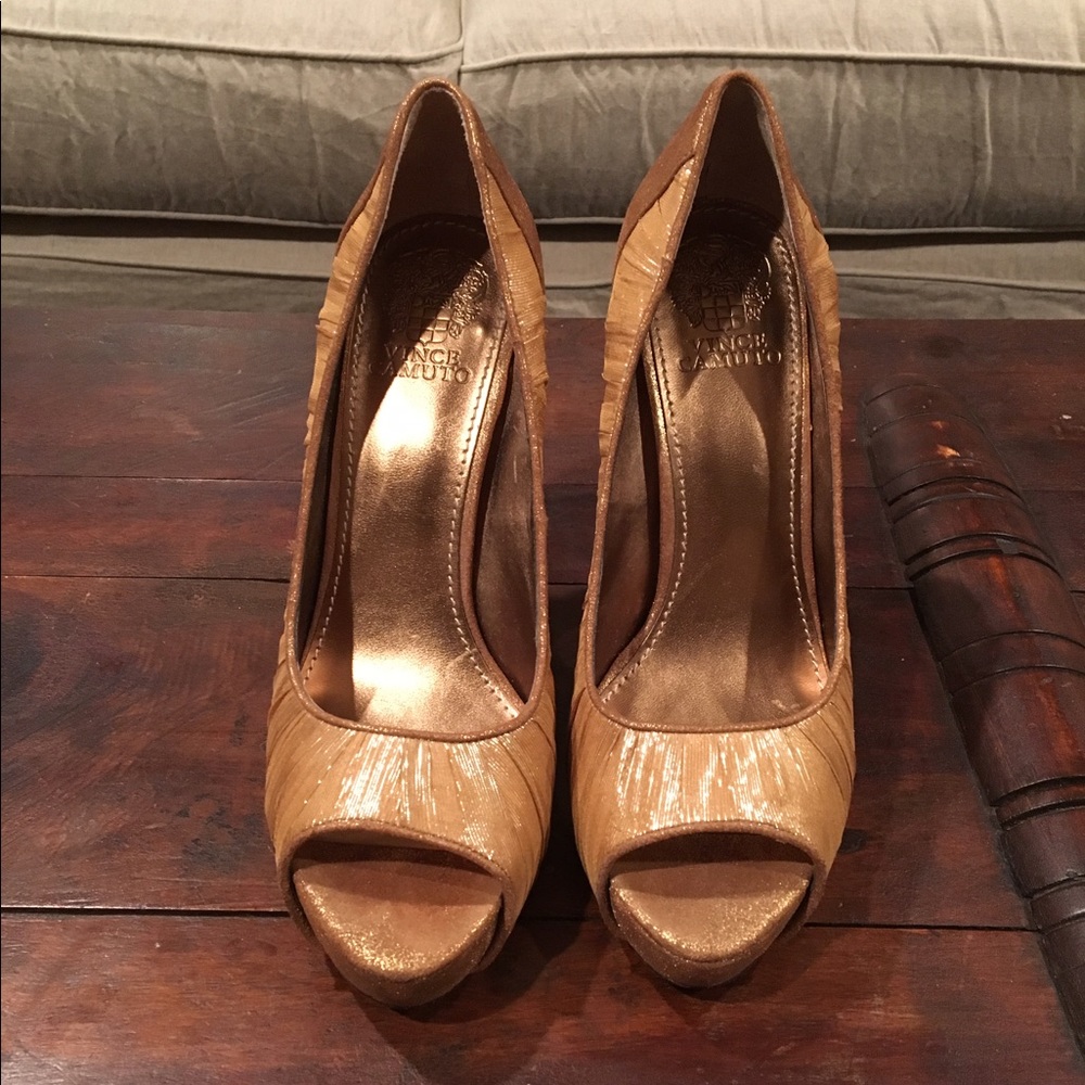 SOLD Vince sz 8 Peach shimmer platform heels