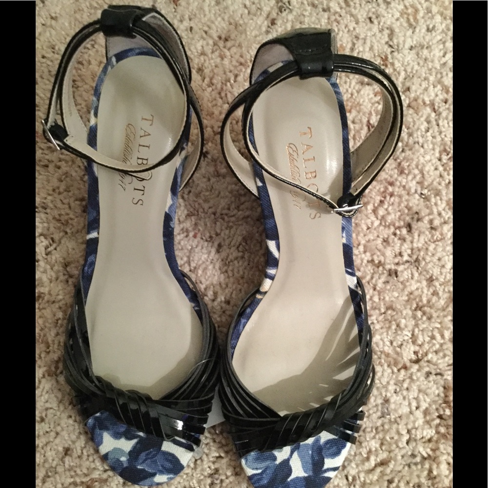 NWT Fun Strappie Linen Sandals