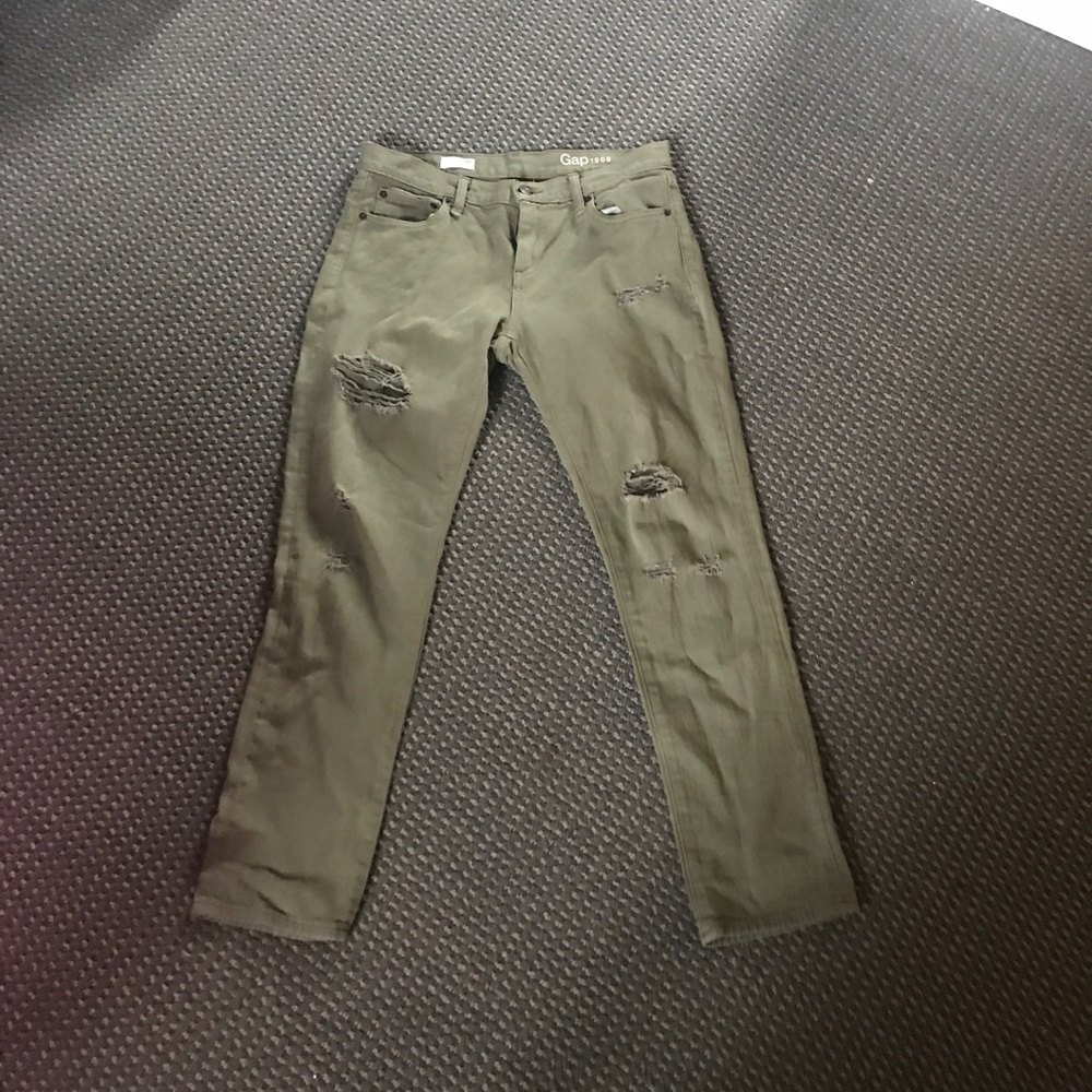 GAP RIPPED OLIVE JEANS