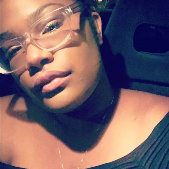 Meet your Posher, Lisette - Picture 1 of 1