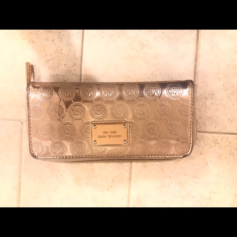 Rose Gold Michael Kors Wallet ❤️🌞SOLD🌞❤️