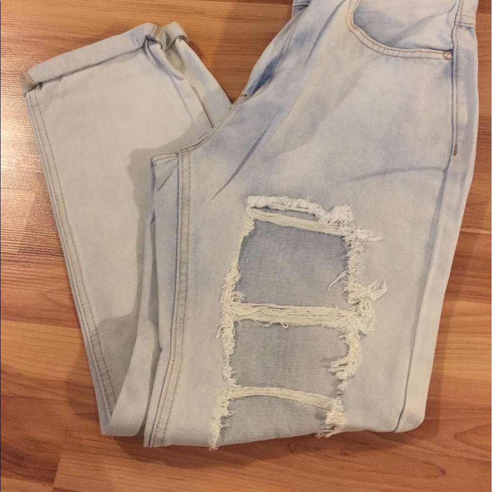 Your Boyfriends Favorite Light Wash Denim Jean - Picture 3 of 4