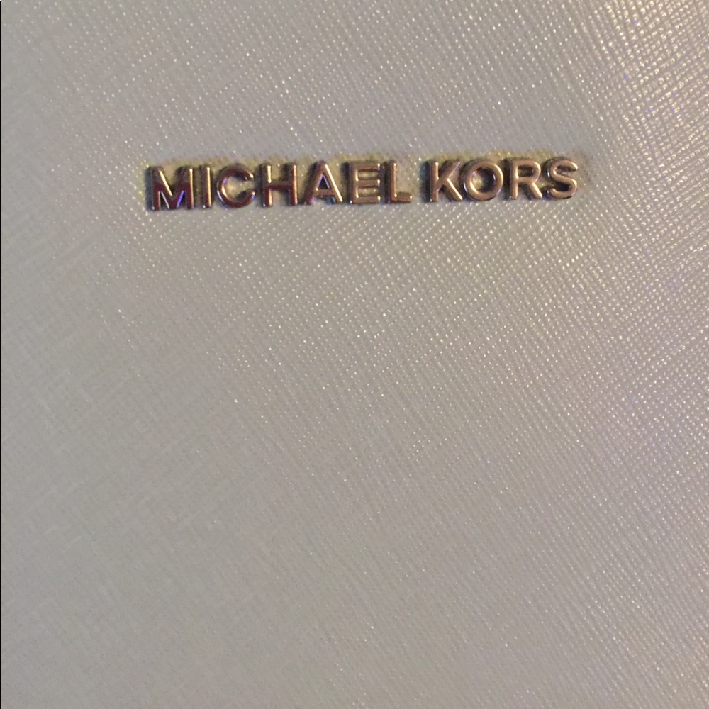 Authentic Micheal Kors Cindy dome crossbody - Picture 6 of 8