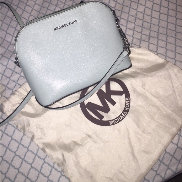 Authentic Micheal Kors Cindy dome crossbody - Picture 5 of 8