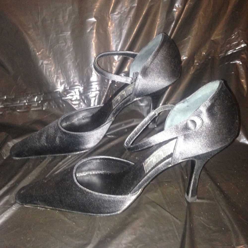 Nicole Miller Black Satin 2 inch heels