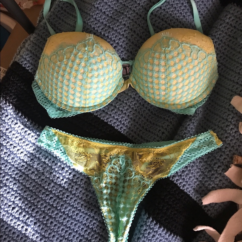 Victoria secret underwear set push up!