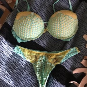 Victoria secret underwear set push up!