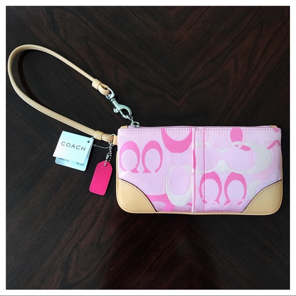 BRAND NEW COACH WRISTLET, tags on. 😃💕🌸 - Picture 2 of 7