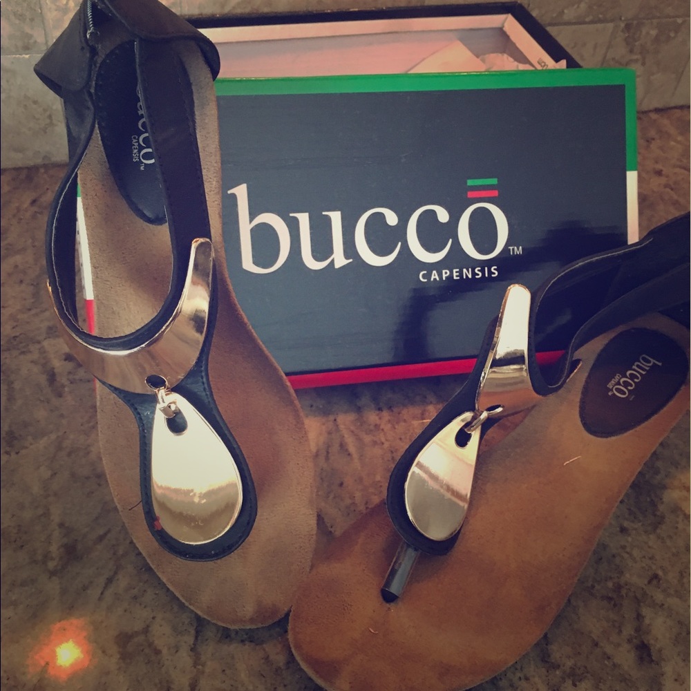 Bucco Sandals
