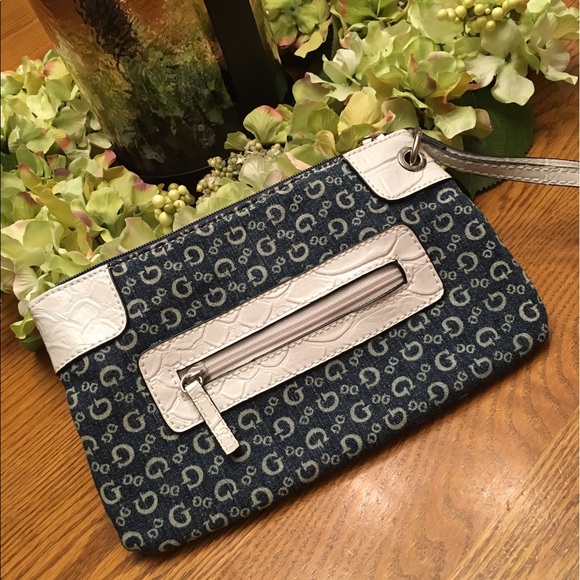 Guess wristlet - Picture 2 of 3
