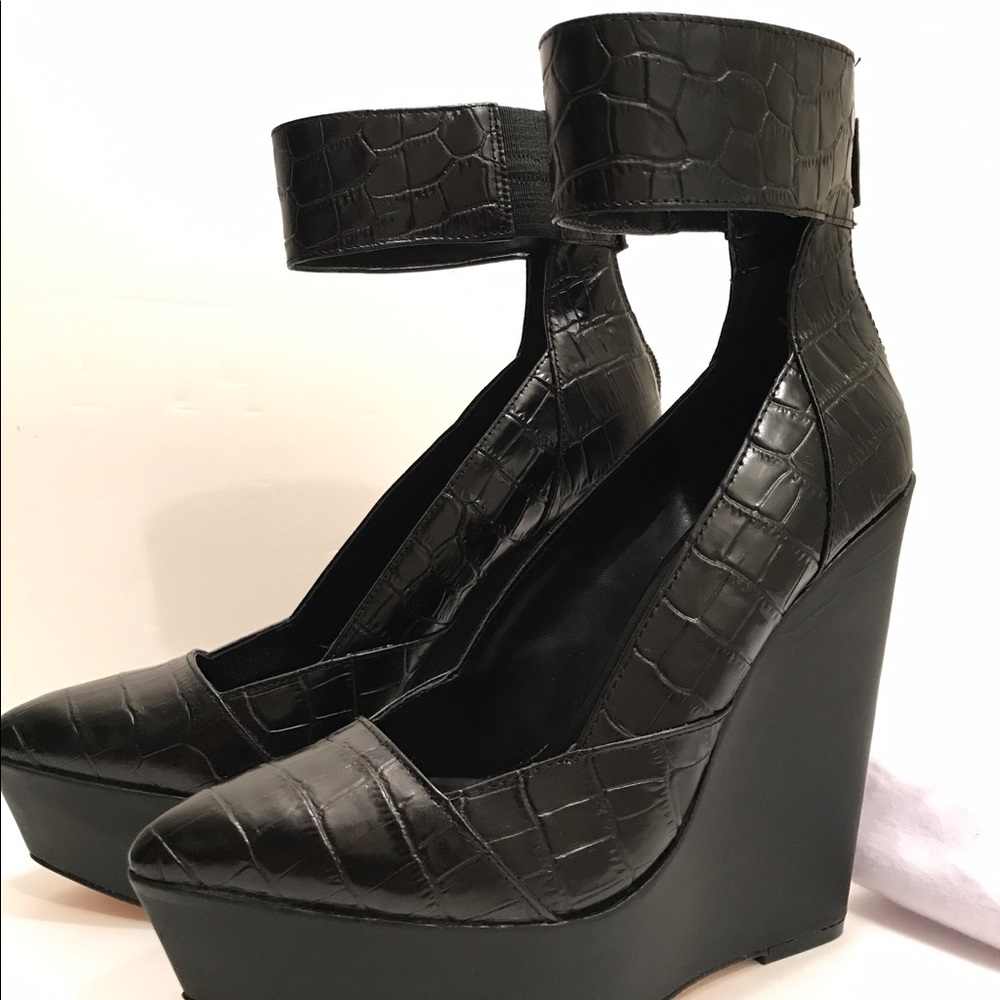 NEW BCBG Maxazaria Black Platform
