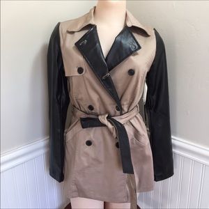 Trench coat. Black and Tan