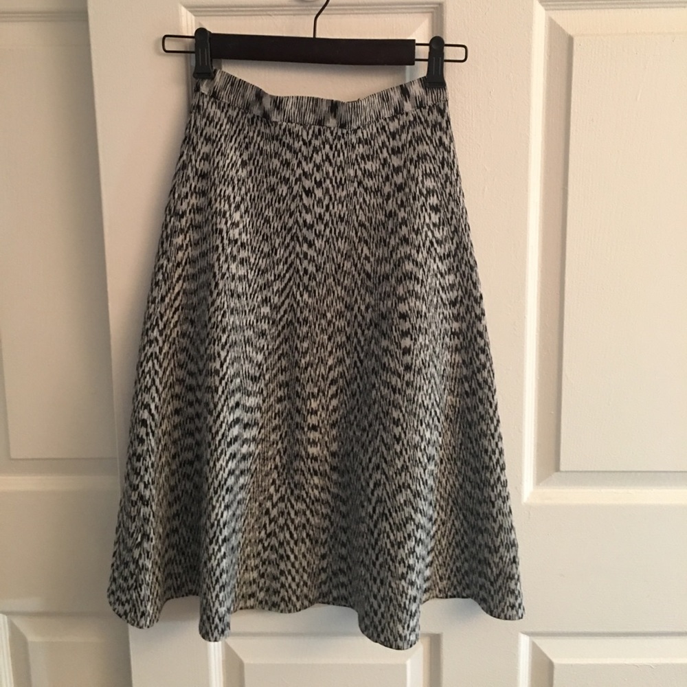 Ann Taylor black white patterned flare skirt
