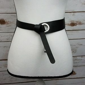 {WHBM} Black Leather Slip/Loop Ring Belt-Medium