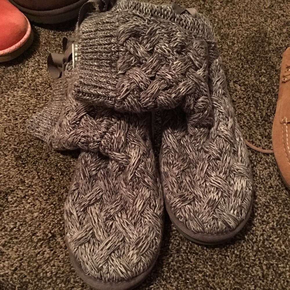 Brand new isla uggs