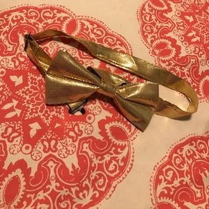 Metallic bow tie
