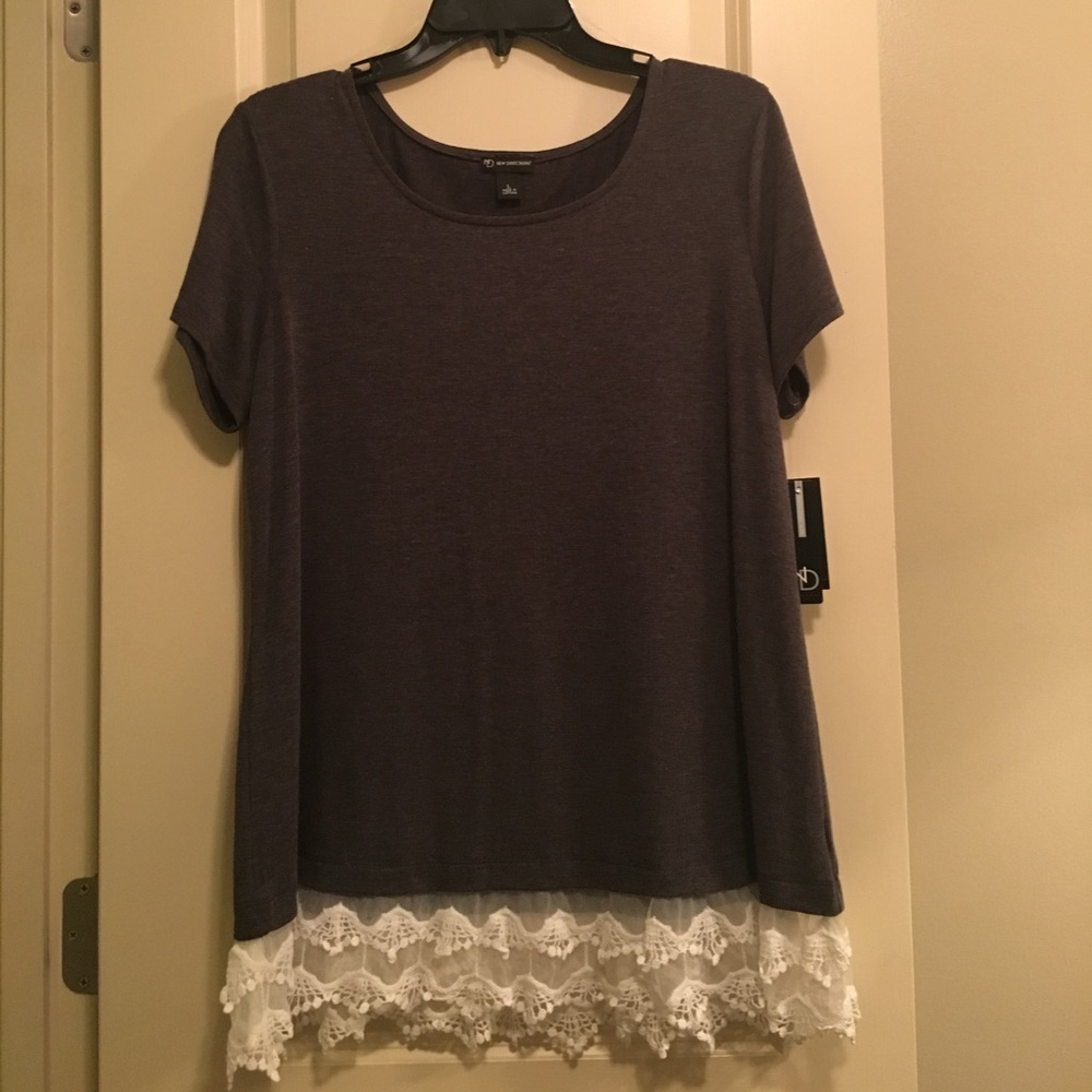 Charcoal tee with lace around the bottom