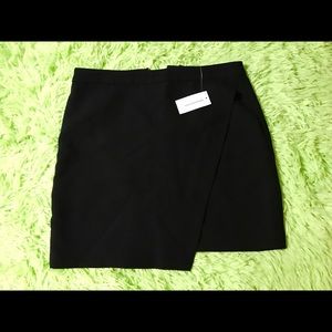Brand New Banana Republic - Black Skirt - Size 4