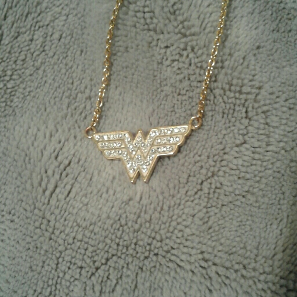 "WONDER WOMAN Crystal Necklace