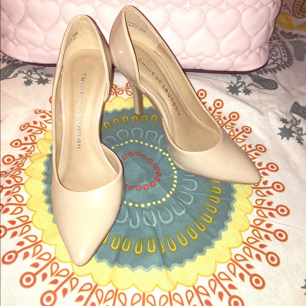 Nude Pumps