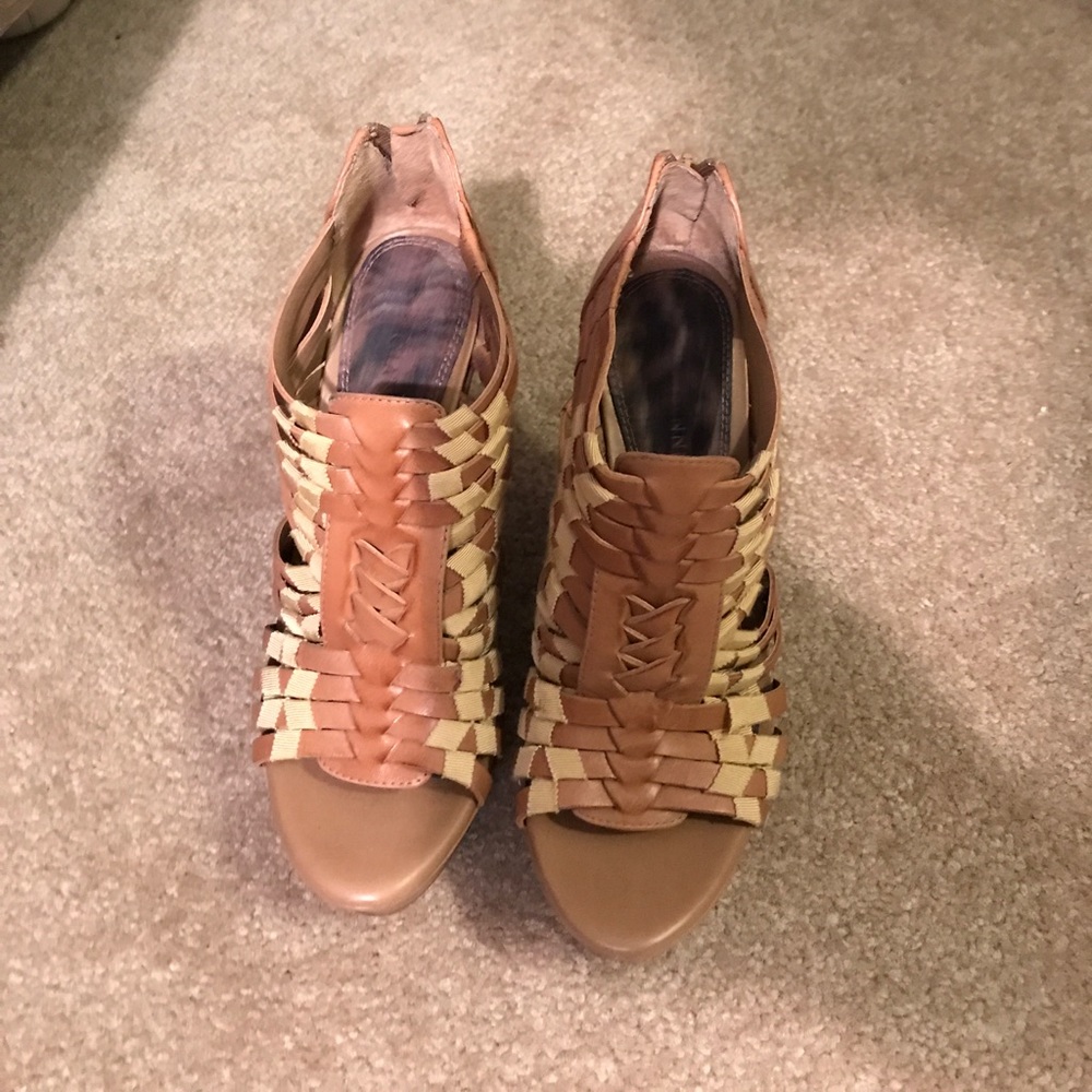 Nude wedges