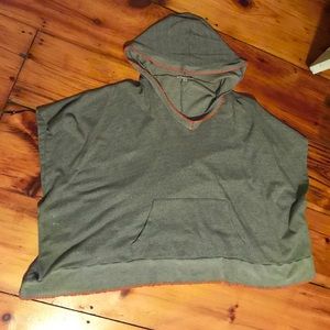 One size Mystree poncho in grey