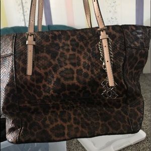 Guess tote