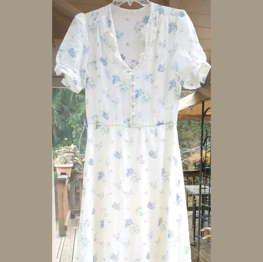 VINTAGE DRESS