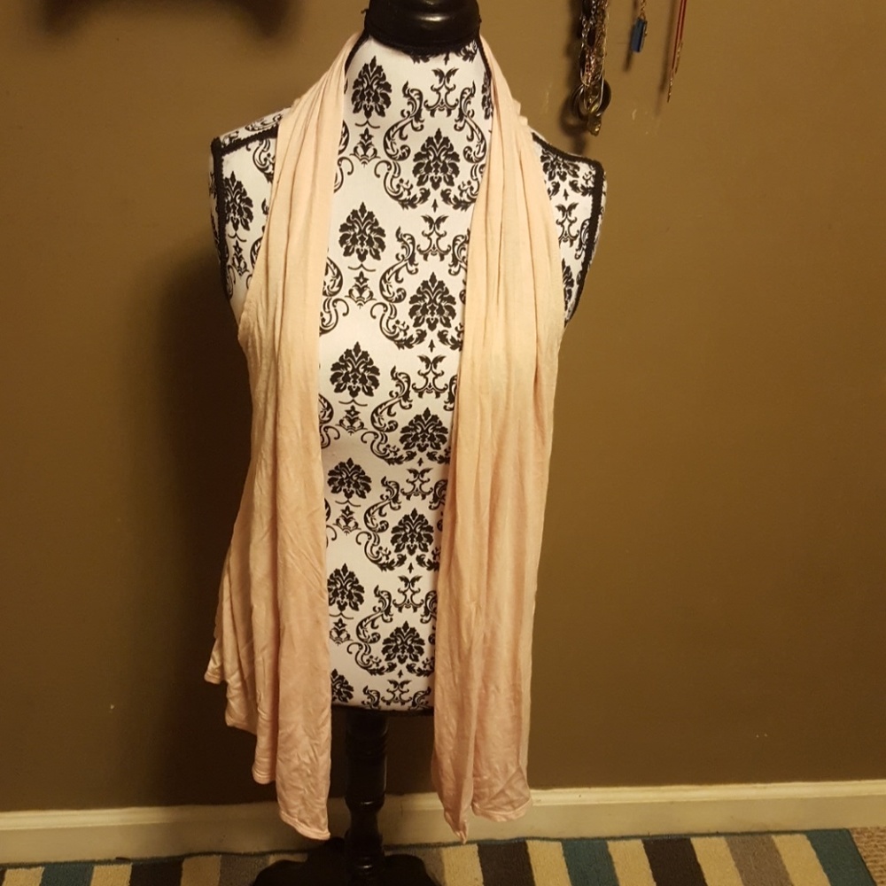 🔴SALE!🔴 Pink vest with flower back.