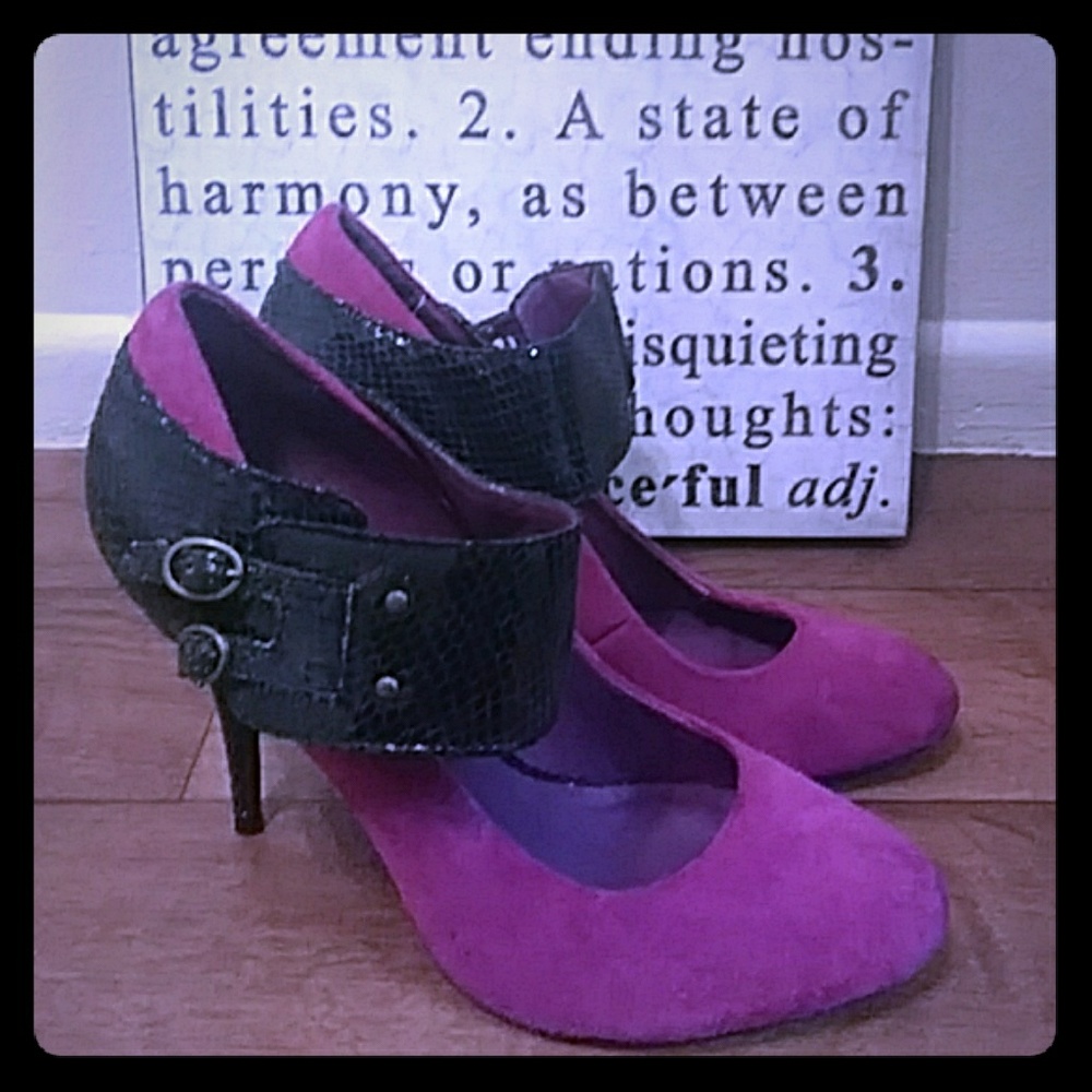 Fuschia STEVEN by Steve Madden Suede Pumps