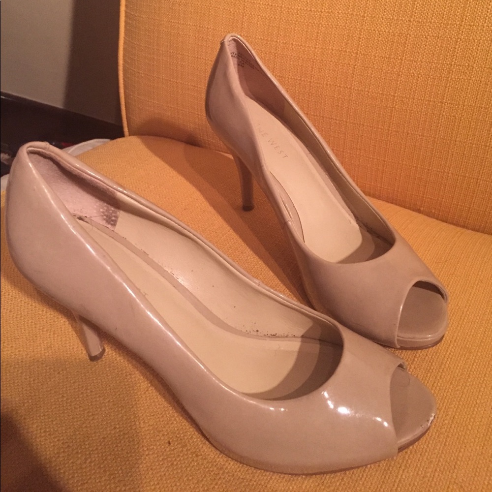 Nine West nude peep toe heels!