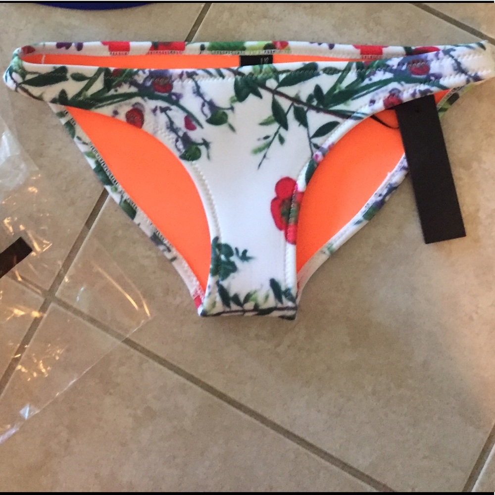 Triangl bikini bottoms NWT