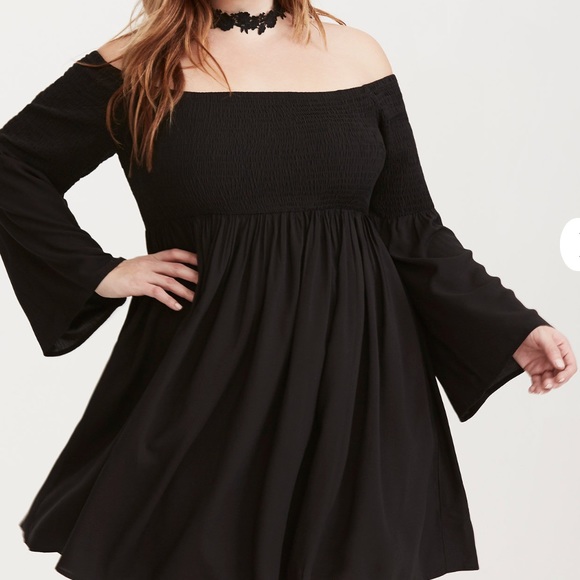 ONLY 2 LEFT!! 🌸 NWT Smocked Bell Sleeve Dress - Picture 4 of 4