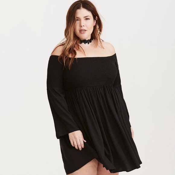 ONLY 2 LEFT!! 🌸 NWT Smocked Bell Sleeve Dress - Picture 3 of 4