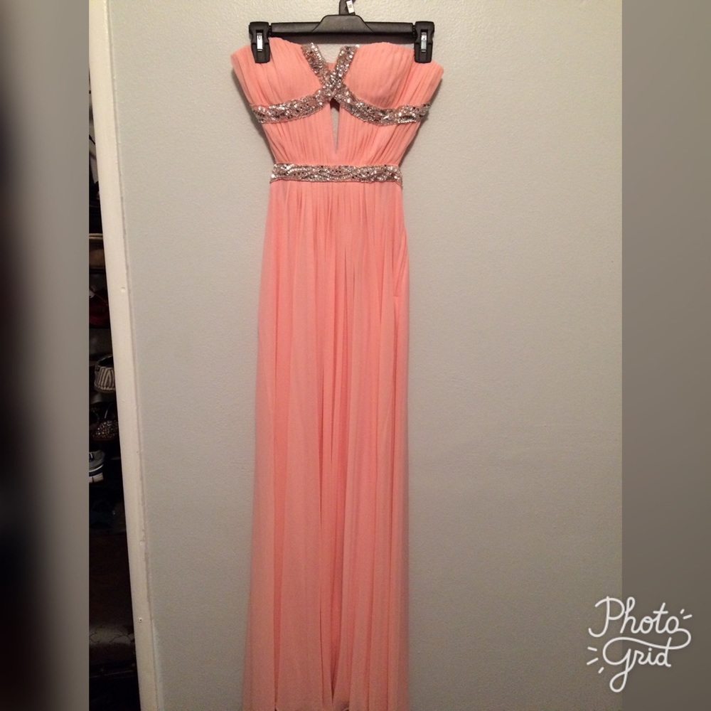 **SOLD** Elegant strapless gown