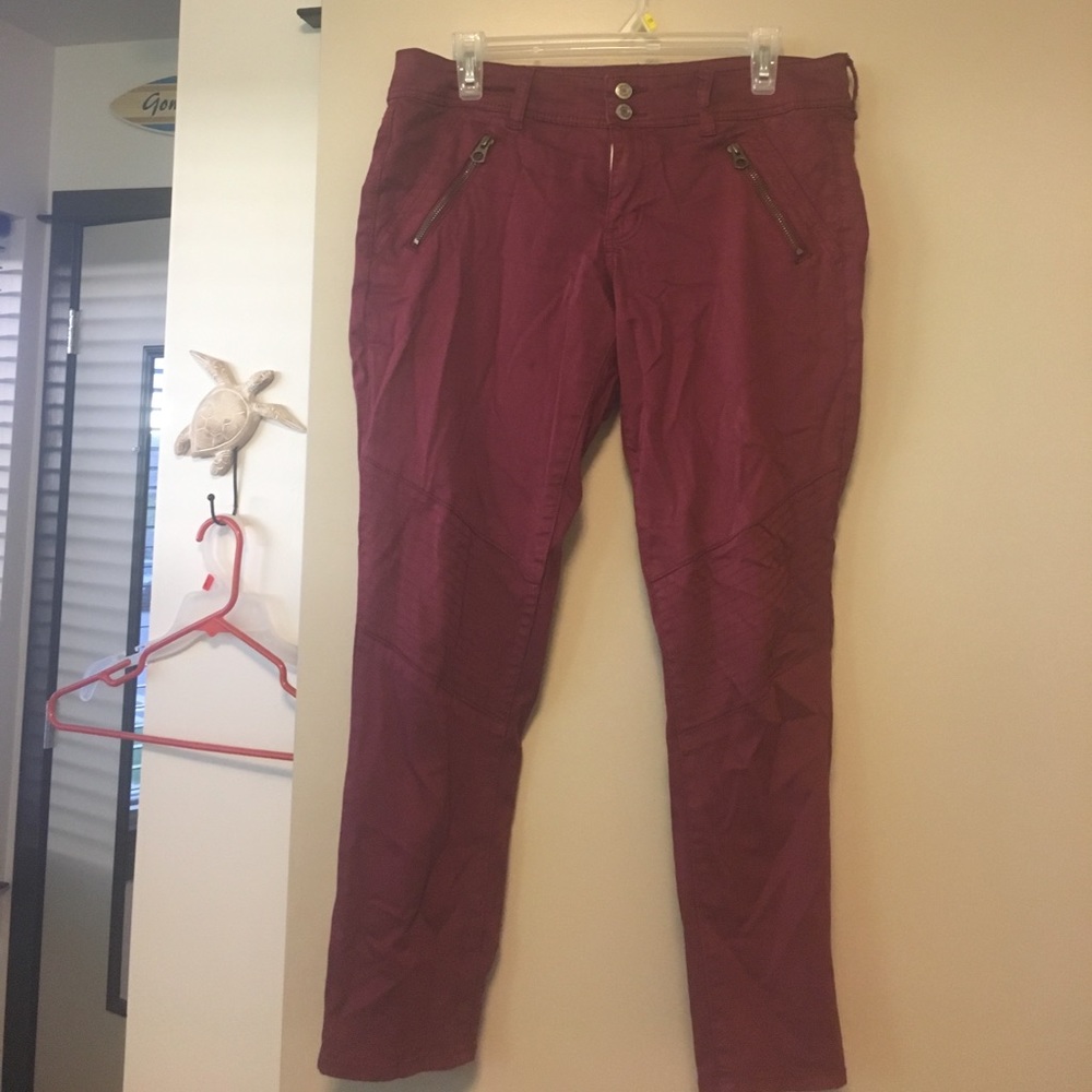 Maroon American Eagle jeggings