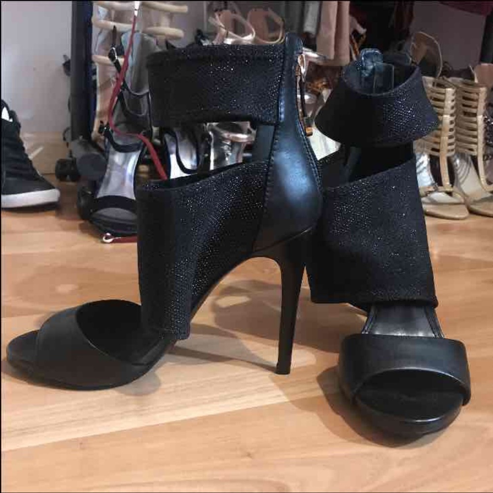 GUESS HEELS 👠